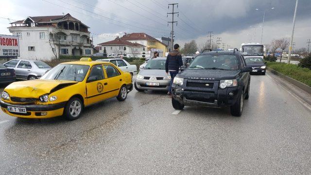 Düzce’de zincirleme trafik kazası meydana geldi