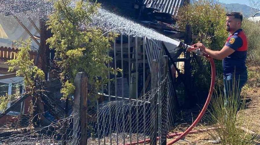 Türkeli’de anız yangını eve sıçradı