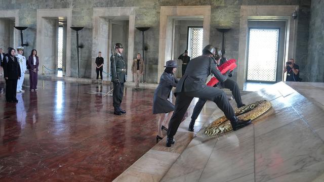 Japon Prenses Anıtkabir'de! Dikkat çeken tırnak ve broş detayı... 