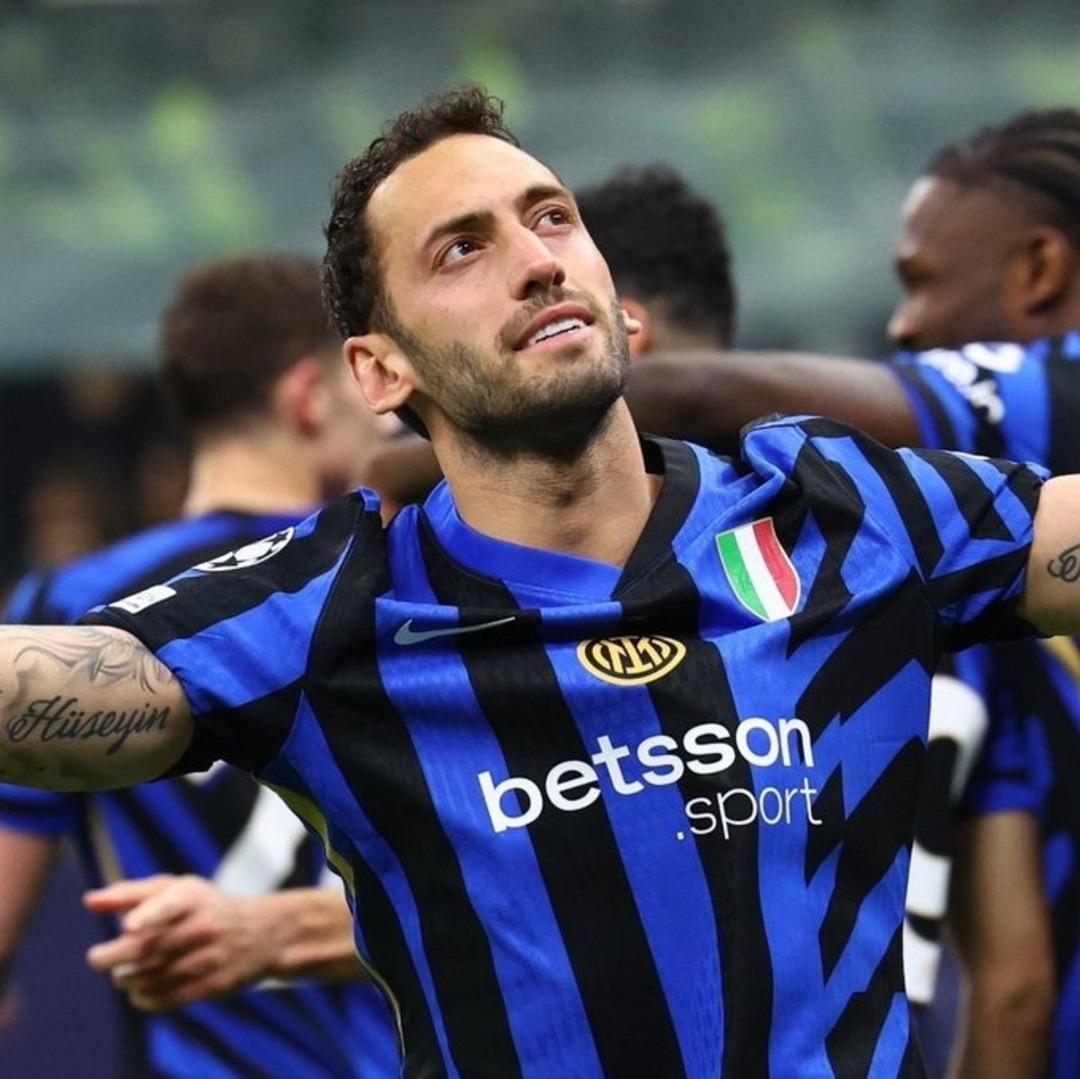 Fenerbahçe de Başkan Ali Koç Hakan Çalhanoğlu nu açıkladı! Ortalık alev aldı... Sen Galatasaraylısın, Fenerbahçe ye gelmek istiyor musun? dedim 2