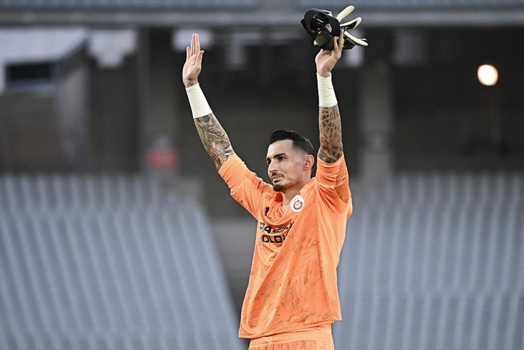 Fenerbahçe de Başkan Ali Koç Hakan Çalhanoğlu nu açıkladı! Ortalık alev aldı... Sen Galatasaraylısın, Fenerbahçe ye gelmek istiyor musun? dedim 4