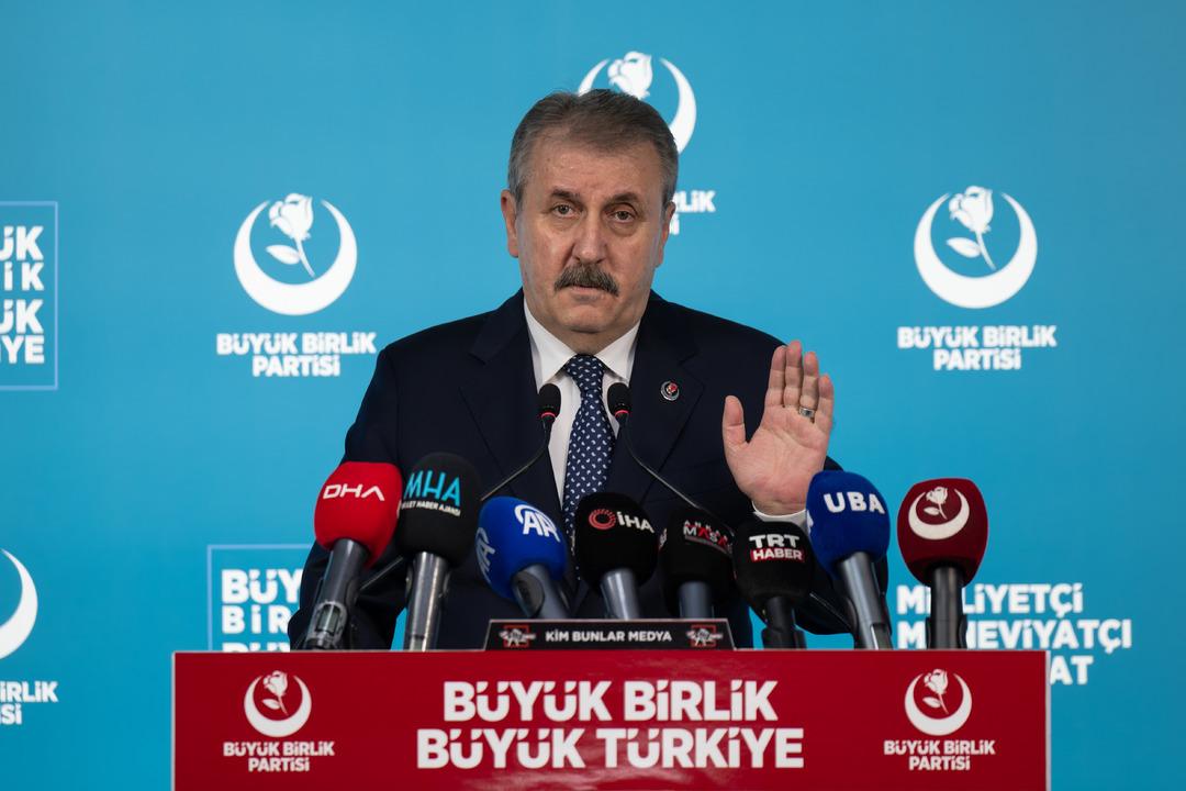 BBP lideri Destici den Mabel Matiz e sert sözler! "Son şarkısı kirli propagandanın bir aracı haline getirilmiştir" 1