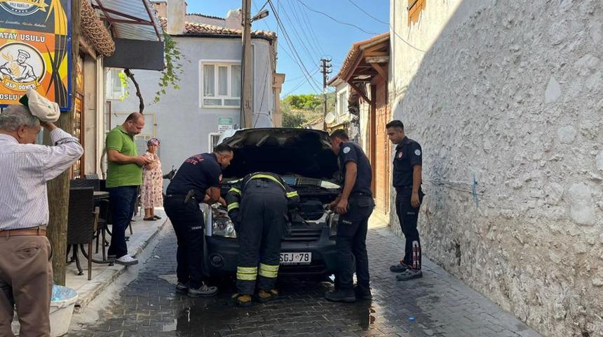 Menteşe&rsquo;de ara&ccedil; yangını ekipleri alarma ge&ccedil;irdi