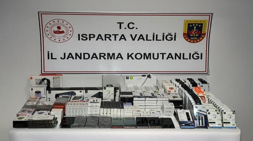 Isparta’da jandarmadan 3 farklı kaçakçılık operasyonunda 4 gözaltı