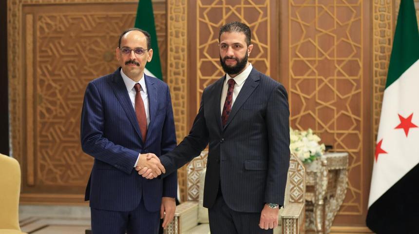 O diretor do MIT, Kalın, encontrou-se com Shara em Damasco: