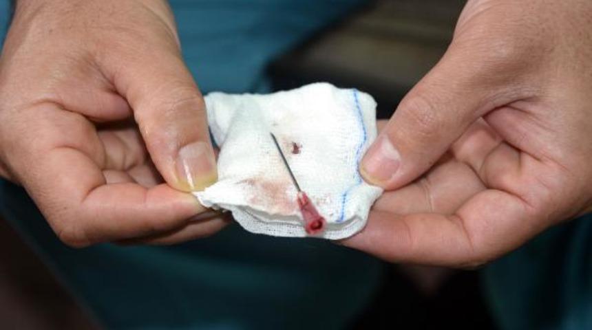 Yaşlı adamın cinsel organından 7 santimetrelik iğne çıkarıldı!