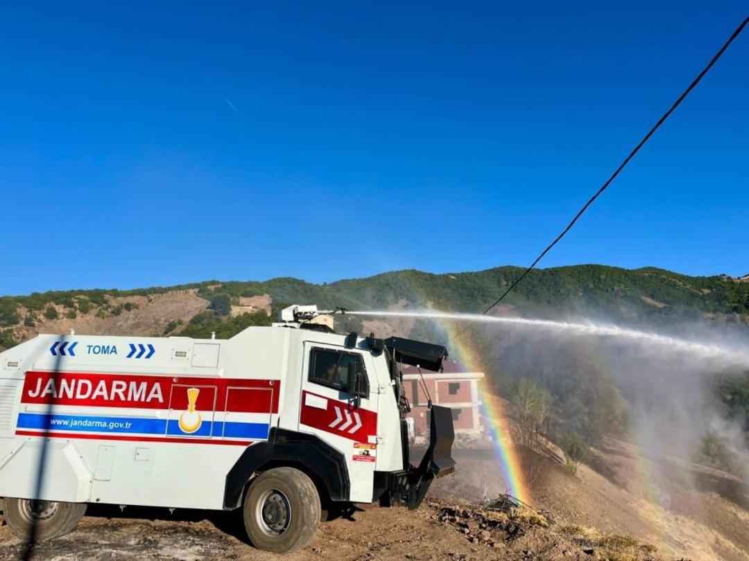 Tunceli de kırsal alanda çıkan yangın söndürüldü: Soğutma çalışmaları sürüyor 1