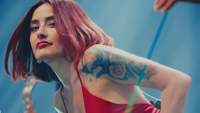 Melek Mosso saç rengini değiştirdi! Kızıla veda etti