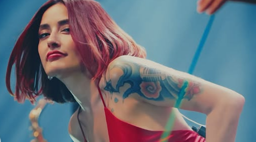 Melek Mosso saç rengini değiştirdi! Kızıla veda etti