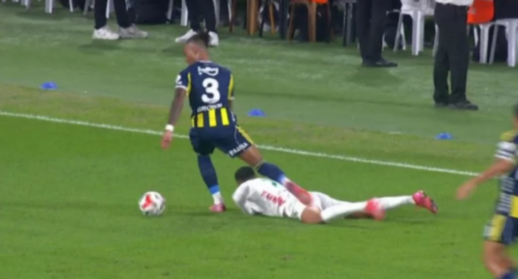 Fenerbahçe-Alanyaspor maçındaki kararları beIN Sport trio ekibi yorumladı! Fenerbahçe-Alanyaspor maçının hakemi Cihan Aydın için ne dediler? beIN Trio ekibinden çok konuşulacak yorum... "2 penaltı verilmeliydi" G3