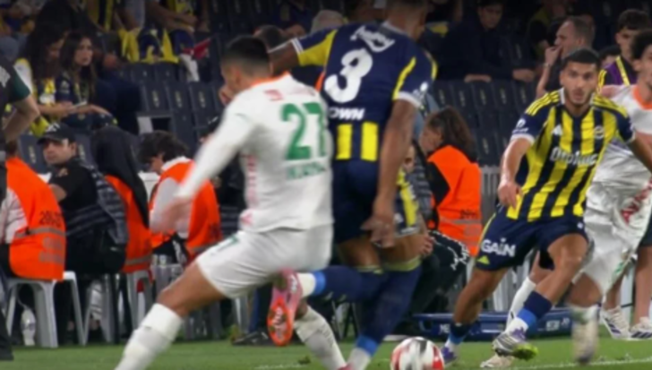 Fenerbahçe-Alanyaspor maçındaki kararları beIN Sport trio ekibi yorumladı! Fenerbahçe-Alanyaspor maçının hakemi Cihan Aydın için ne dediler? beIN Trio ekibinden çok konuşulacak yorum... "2 penaltı verilmeliydi" G5