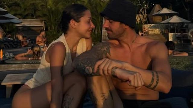 Zeynep Bastık aşka geldi! Havuz pozları olay oldu