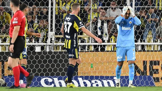 Fenerbahçe-Alanyaspor maçındaki kararları beIN Sport trio ekibi yorumladı! Fenerbahçe-Alanyaspor maçının hakemi Cihan Aydın için ne dediler? beIN Trio ekibinden çok konuşulacak yorum... 2 penaltı verilmeliydi