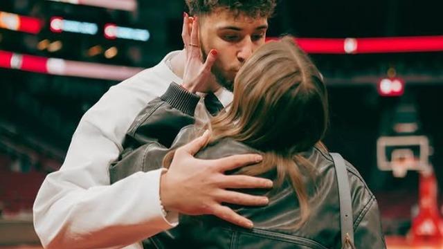 Milli basketbolcu Alperen Şengün özel hayatıyla gündemde! Model sevgilisi ve ailesi hep yanında! Pozlarına yorum yağdı