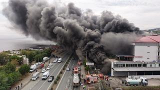 Dumanlar gökyüzünü kapladı! Trabzon'daki AVM'de yangın paniği 