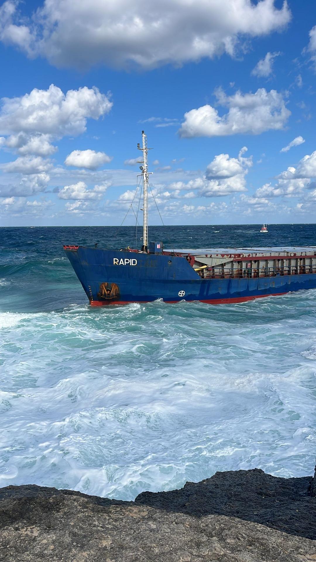 Son dakika | Ukrayna yolcusuydu, Kocaeli’de karaya oturdu! Karaya çarpan kargo gemisinde hareketlilik 1