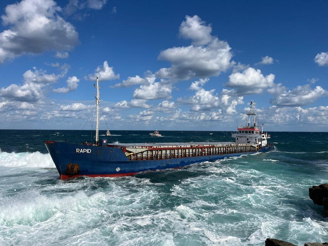 Son dakika | Ukrayna yolcusuydu, Kocaeli’de karaya oturdu! Karaya çarpan kargo gemisinde hareketlilik 6