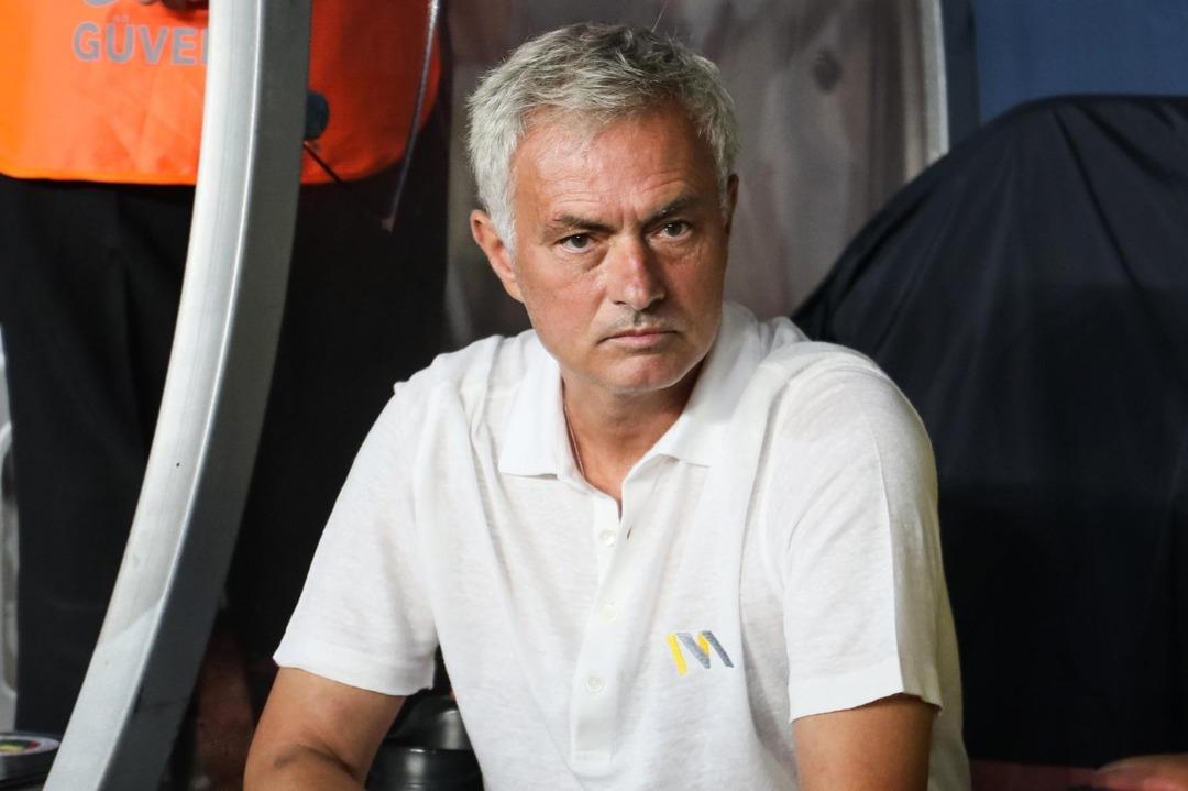 Fenerbahçe den gönderilen Jose Mourinho ilk kez konuştu! Ali Koç a olay sözler: Ayrıldığımdan beri konuşuyor...  3
