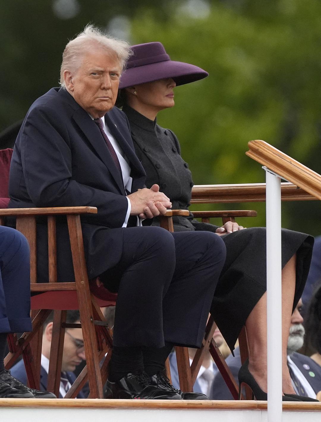 Kraliyet ziyaretine Melania Trump ın stili damga vurdu! Şapkanın altında yatan mesaj neydi? 1