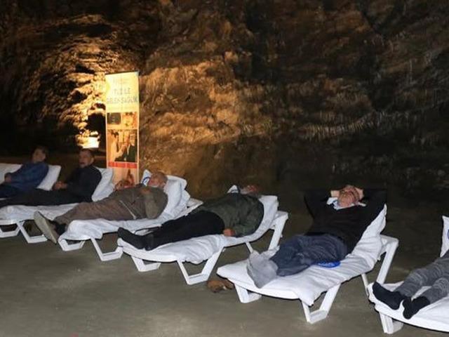 Hititler'den kalma mağarada şifa arıyorlar