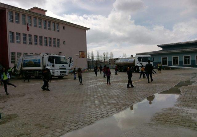 İpekyolu Belediyesinden okullarda bahar temizliği