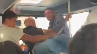 Elazığ’da otobüs şoförü ile yolcunun tekme tokatlı kavgası kamerada