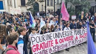 Ağır borç yükü altındaki Fransa’da sosyal huzursuzluk artıyor