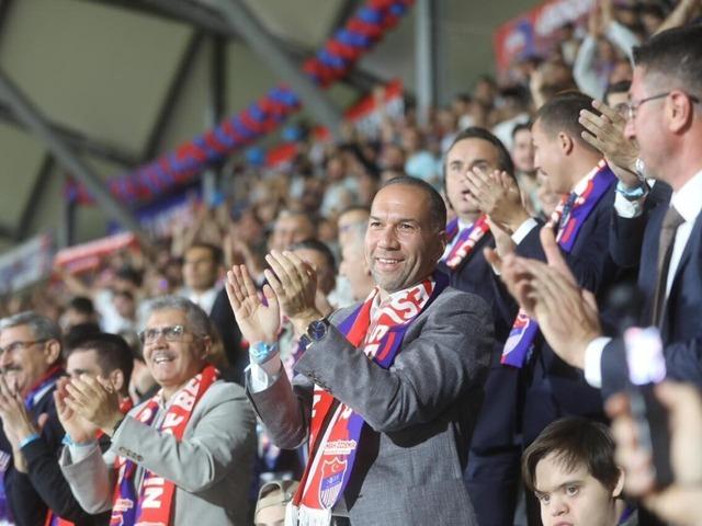 Yenilen takımın taraftarı yeni stadyuma böyle zarar verdi