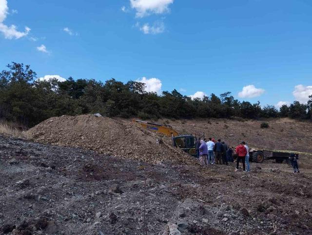 Kuyu açmaya çalışan iki çiftçi toprak altında kalıp vefat etti 2