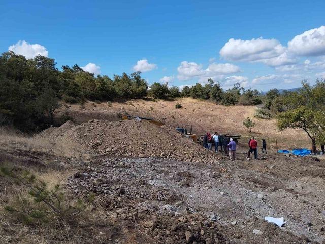 Kuyu açmaya çalışan iki çiftçi toprak altında kalıp vefat etti 1