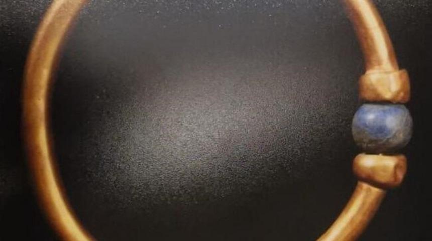 Mısır’da 3 bin yıllık altın bilezik kayboldu