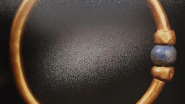 Mısır’da 3 bin yıllık altın bilezik kayboldu