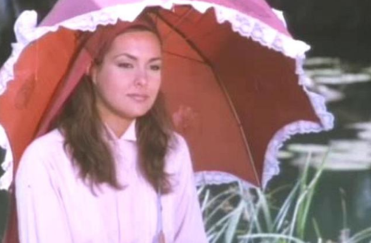 Aydan Şener'den filtresiz bir bikinili poz daha!  G4