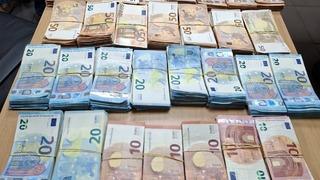 Tır kabininde ele geçirilen 99 bin 970 euro komşuya kaldı