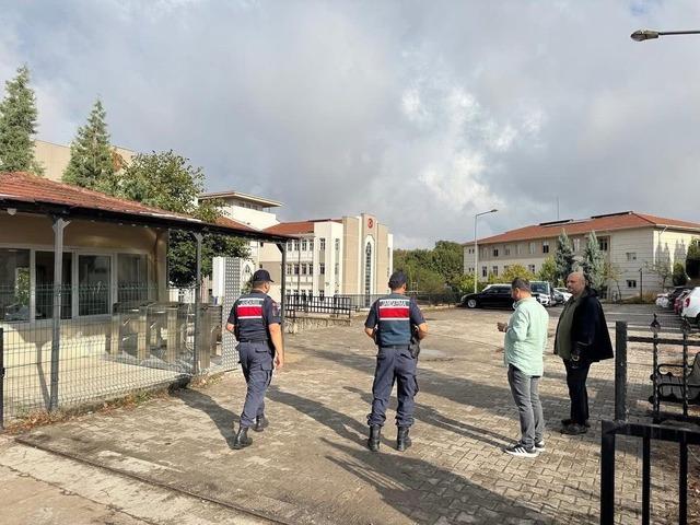 Polis ve jandarma okul çevresinde denetimlerini sıklaştırdı 1
