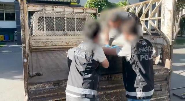 Tırın tekerinde 27 kilo skunk ele geçirildi 2