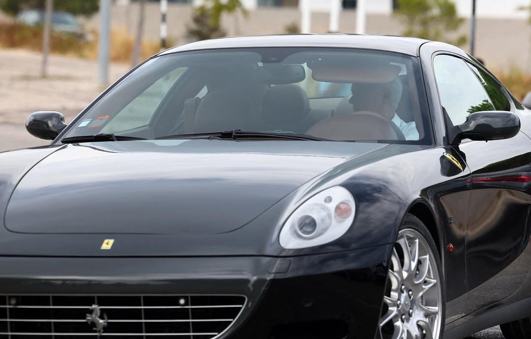 Fenerbahçe den ayrılan Jose Mourinho Benfica ya imzayı attı! Ferrari siyle tesislere giden ünlü hoca sosyal medyada gündem oldu... 1