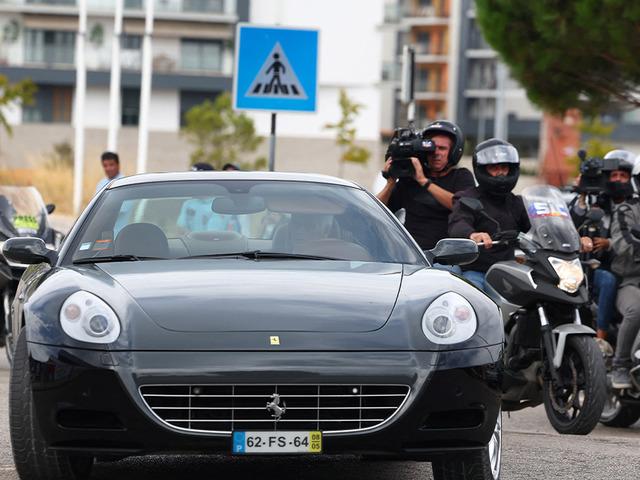 Fenerbahçe'den ayrılan Jose Mourinho Benfica'ya imzayı attı! Ferrari'siyle tesislere giden ünlü hoca sosyal medyada gündem oldu...