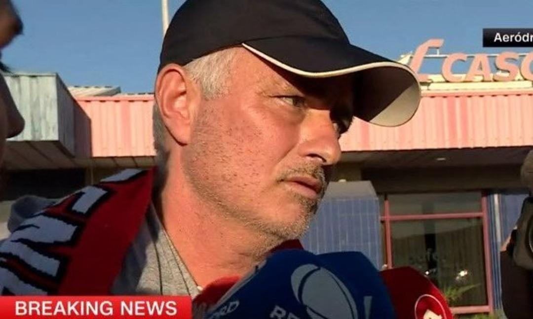 Fenerbahçe den ayrılan Jose Mourinho Benfica ya imzayı attı! Ferrari siyle tesislere giden ünlü hoca sosyal medyada gündem oldu... 3