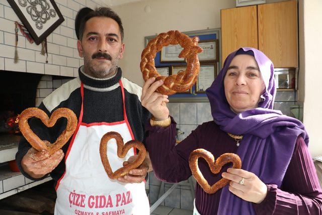 Fırıncı çiftin kalp şeklindeki simitlerine ilgi büyük