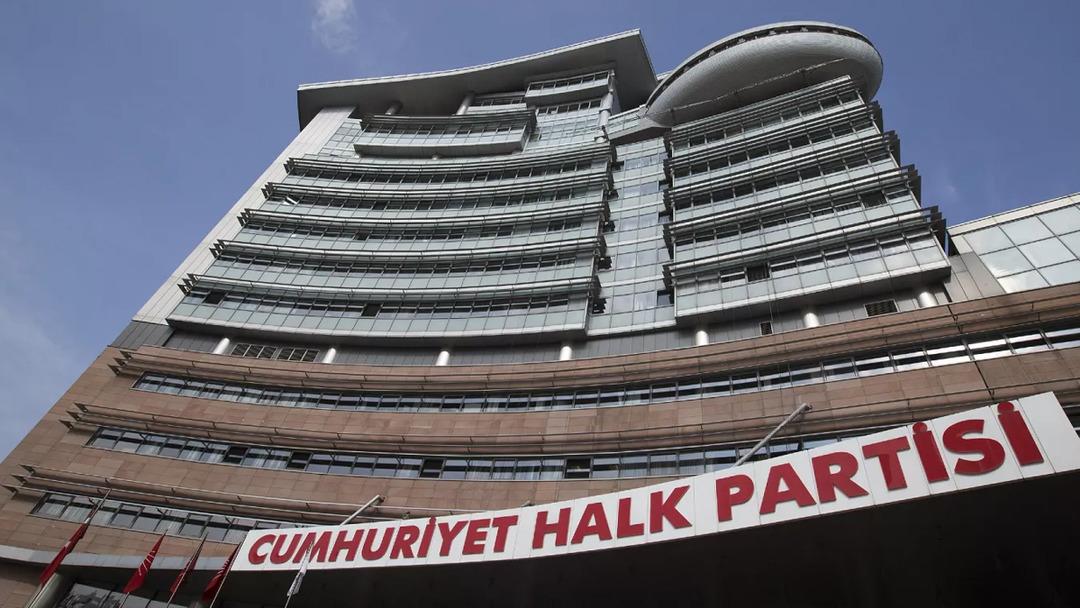 CHP de olağanüstü kurultay bilmecesi!  Tam kanunsuzluk  iddiasıyla YSK ya taşındı 2