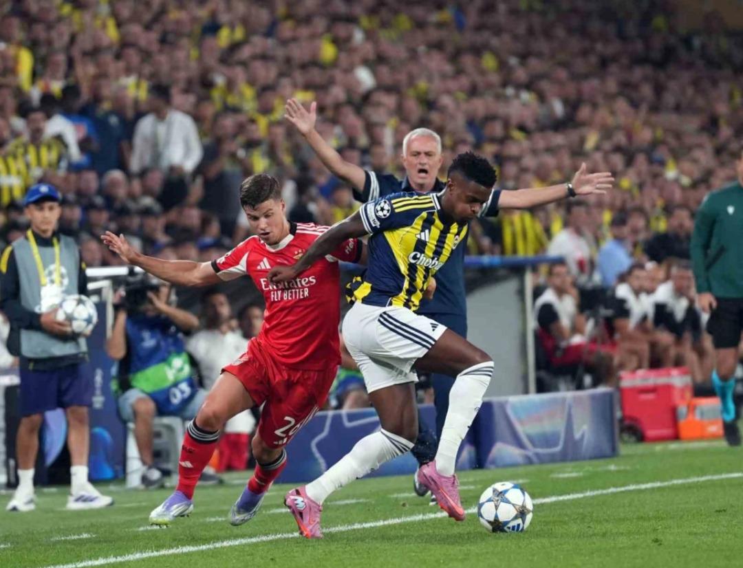 Fenerbahçe den ayrılan ve Benfica ya imza atan Jose Mourinho dan olay yaratacak sözler! "Fenerbahçe’ye gitmekle hata yaptım...   5