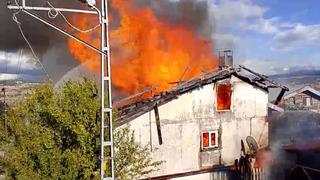 Kastamonu'da yangın! Ev kullanılamaz hale geldi