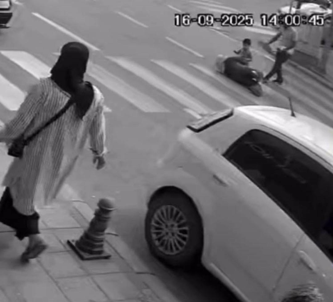 Yaya geçidinde görme engelli kadının ayağının üzerinden otomobil geçti: O anlar kamerada 3