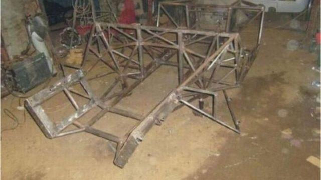 Kendine özel McLaren'e benzeyen otomobil yaptı