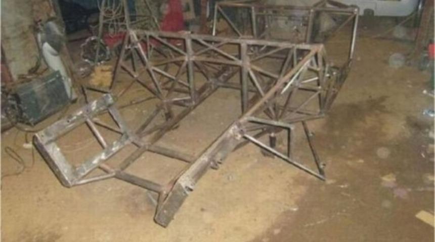 Kendine özel McLaren'e benzeyen otomobil yaptı