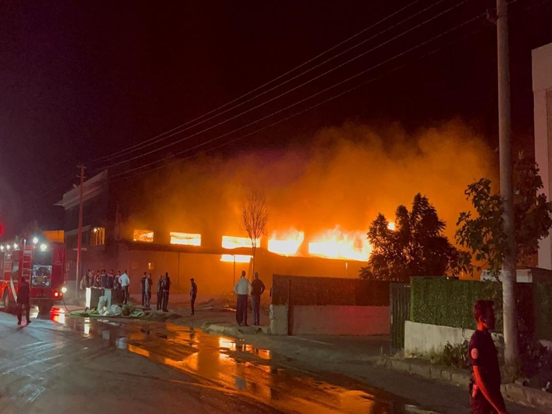 İzmir’de mobilya fabrikasında yangın 1