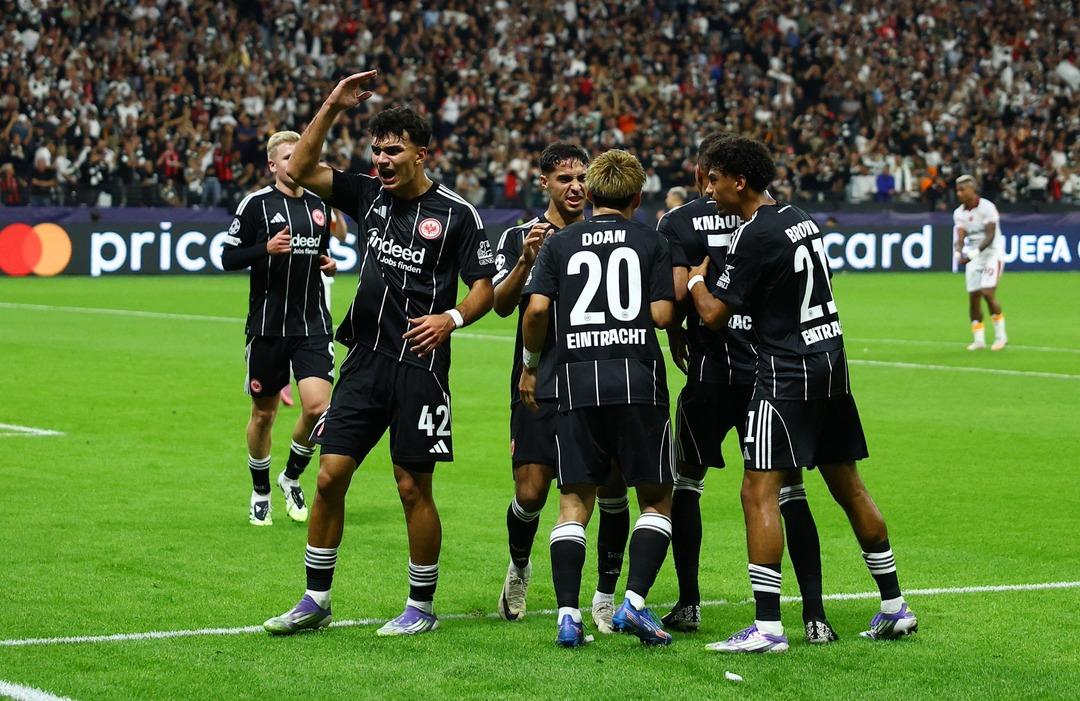 Galatasaray Şampiyonlar Ligi nde Frankfurt karşısında 10 dakikada dağıldı!  1