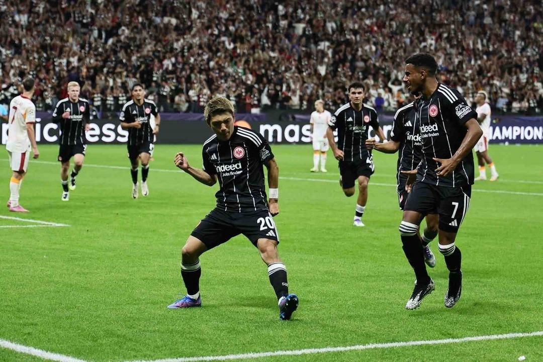 Galatasaray Şampiyonlar Ligi ilk maçında Frankfurt a 5-1 mağlup oldu! Almanya da kabus gibi gece... 3