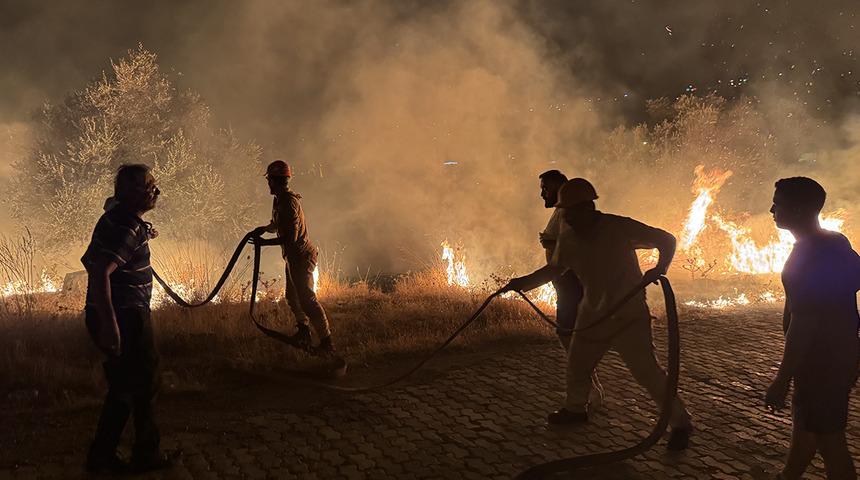 Antalya ve Muğla’da orman yangınları! Alevler mahalleleri sardı, evlere sıçradı...
